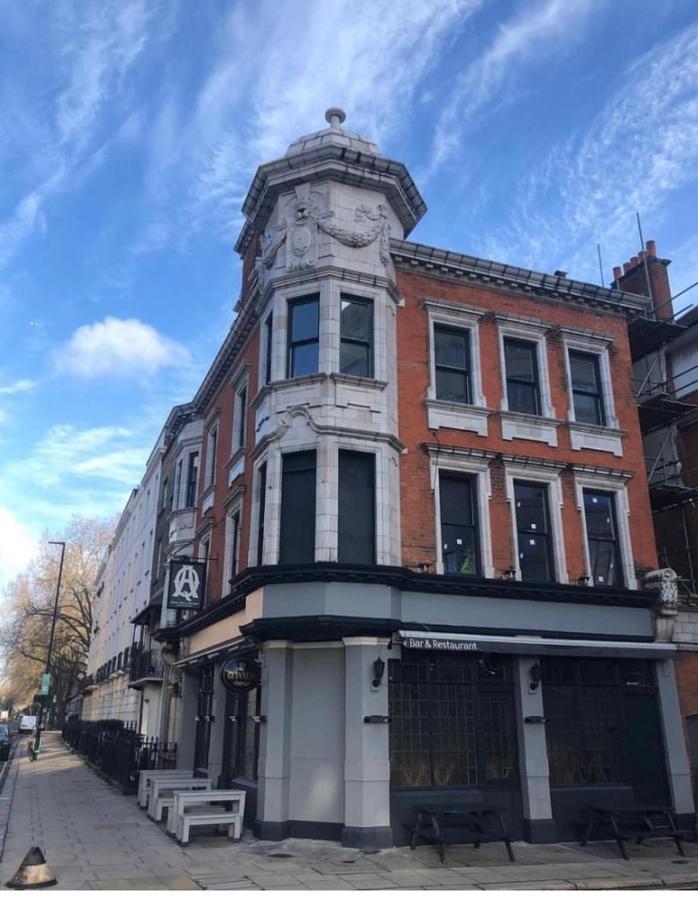Regents Park Apartment *