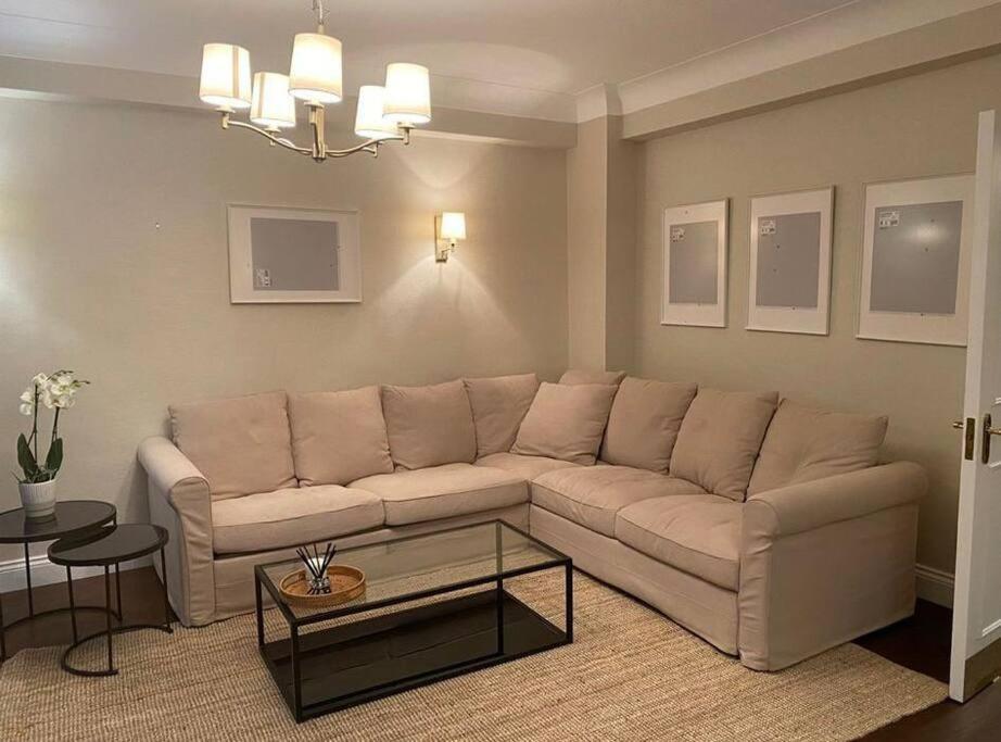 Sloane Street Luxurious / Modern Flat Apartment London