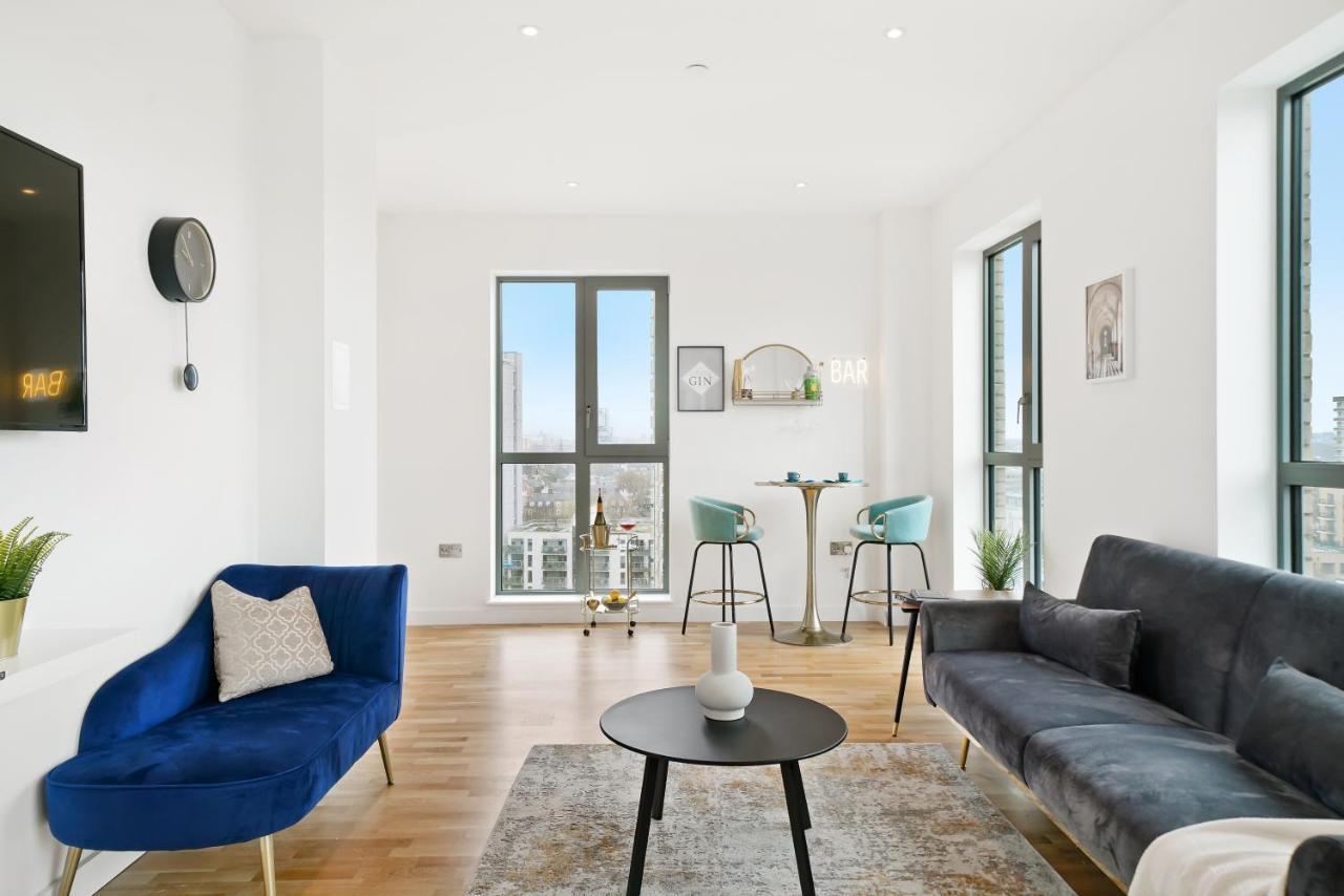 Luxury Penthouse With Enviable Views Apartment London