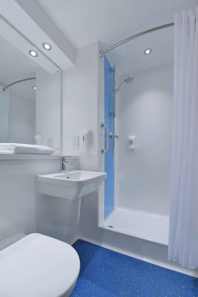 Travelodge Park Royal Hotel 2*