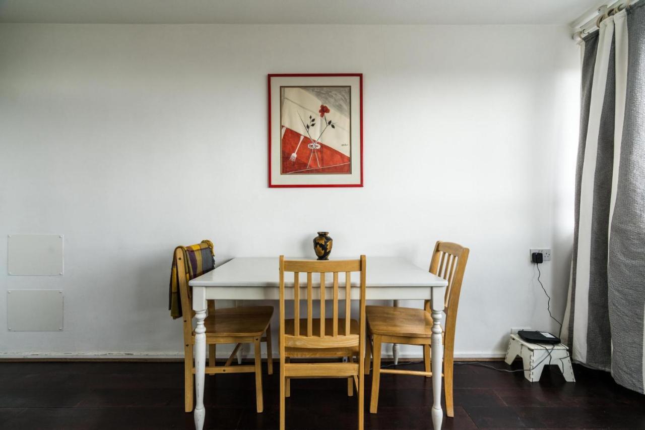 A Skyhigh For 2 In Vauxhall Apartment *