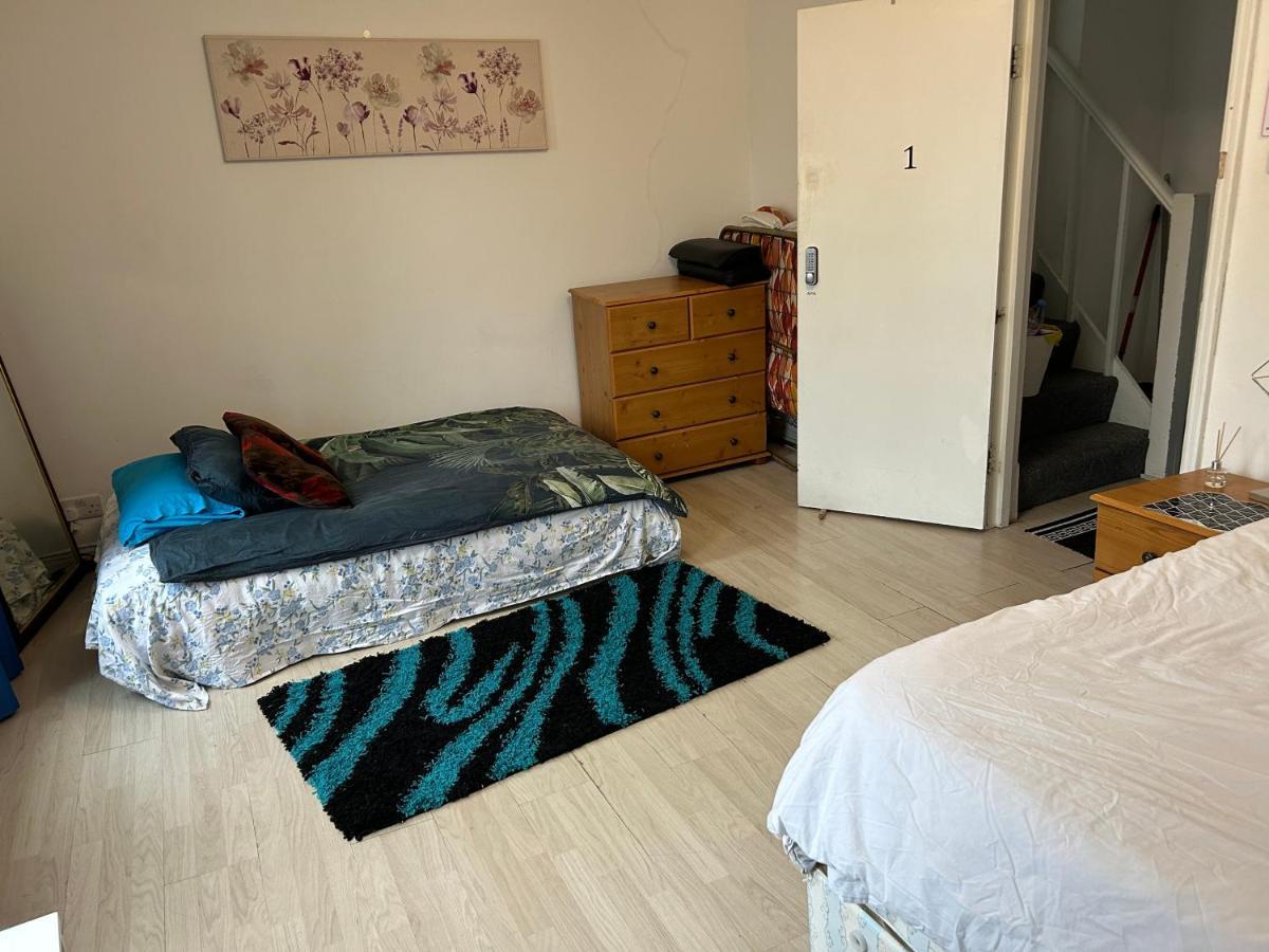 Family Room With Shared Kitchen And Bathroom In Angel Zone 1 Londen