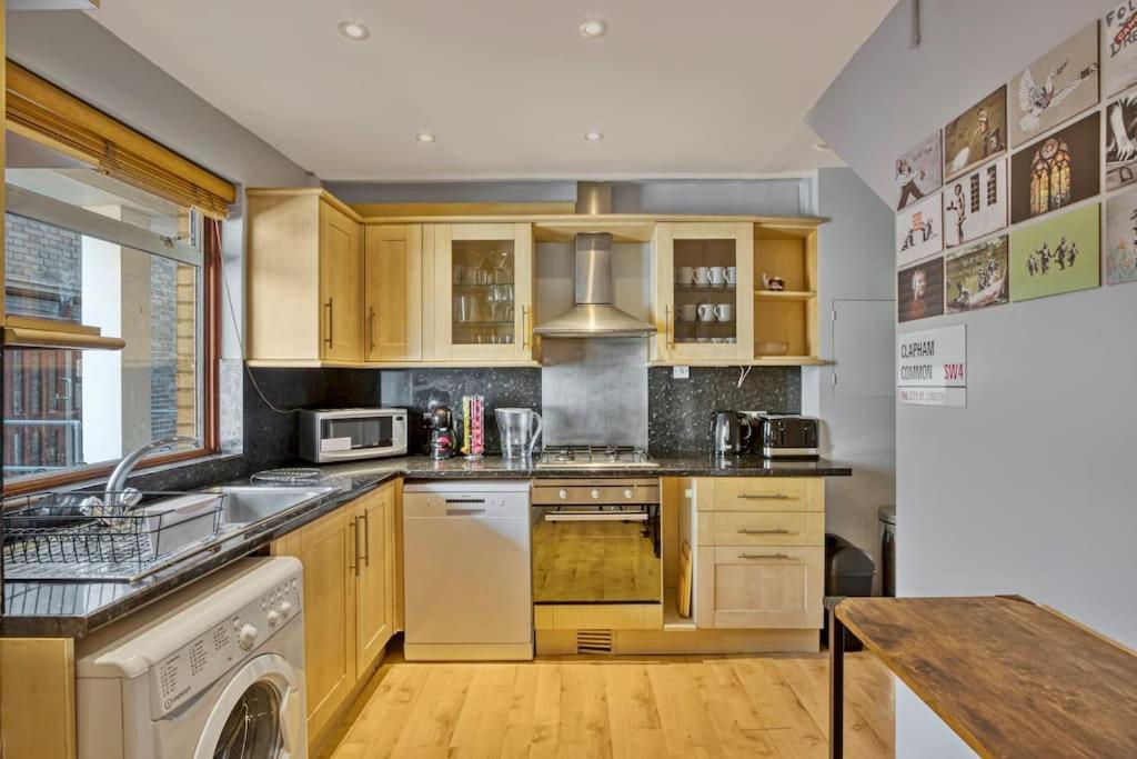 Lovely 3-bed Clapham Common London