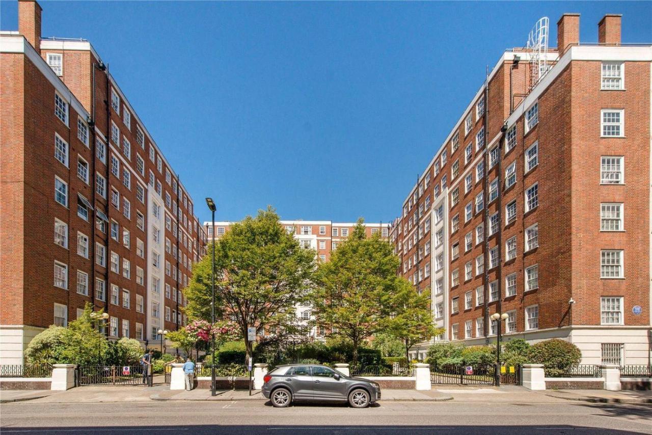 Oxford Street Apartment *