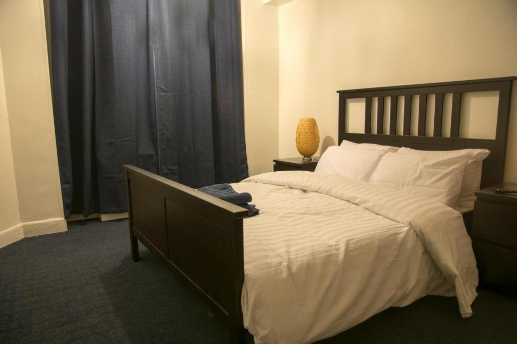 Oxford Street Apartment *