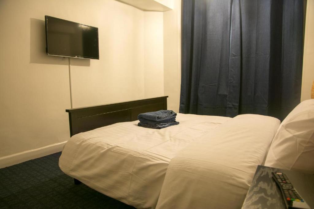 Oxford Street Apartment *