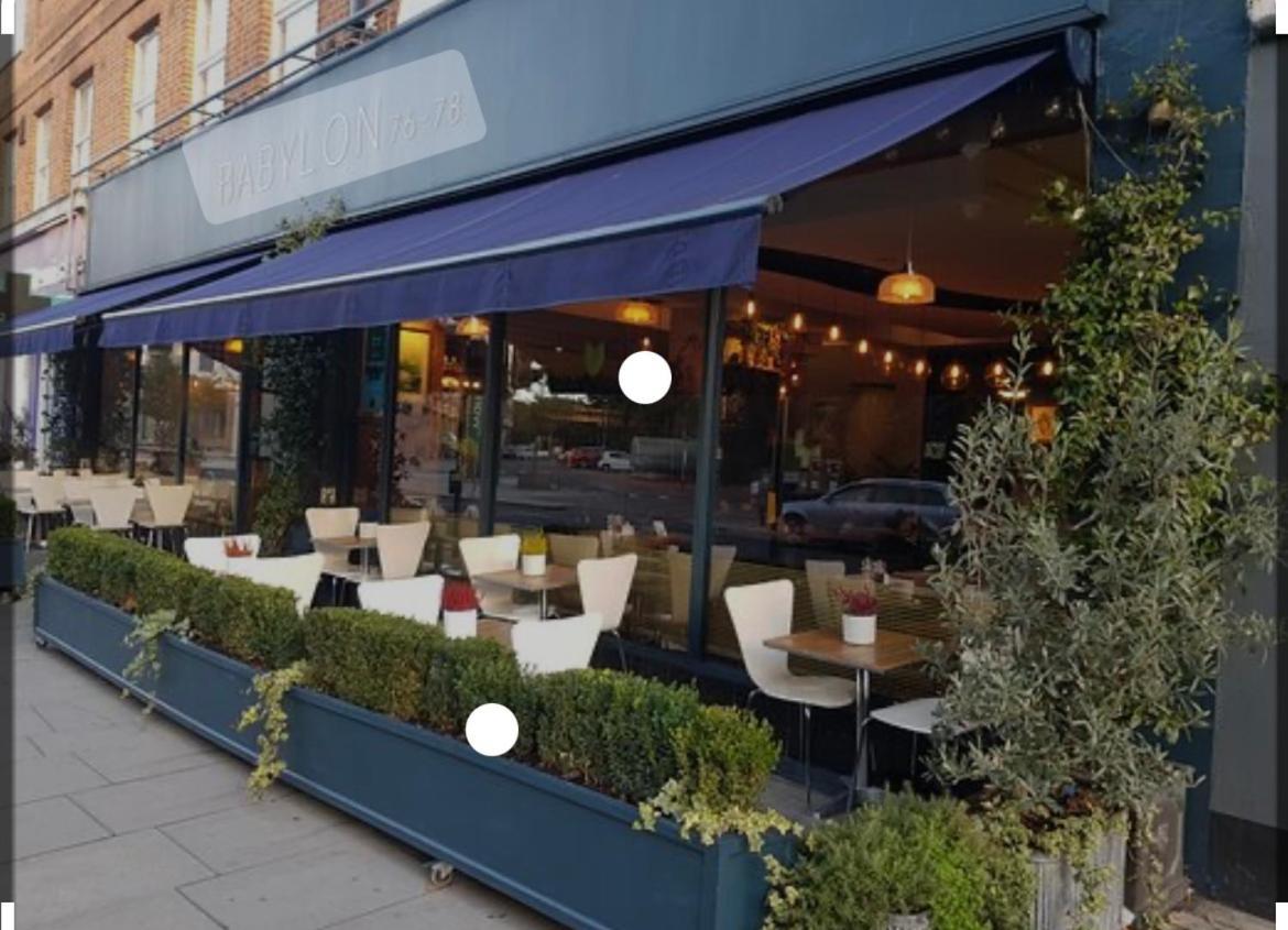 Super Convenient For - Large 2 Double Bed 30 Seconds Walk To Platform Train Station And 19 Mins To Waterloo Londen