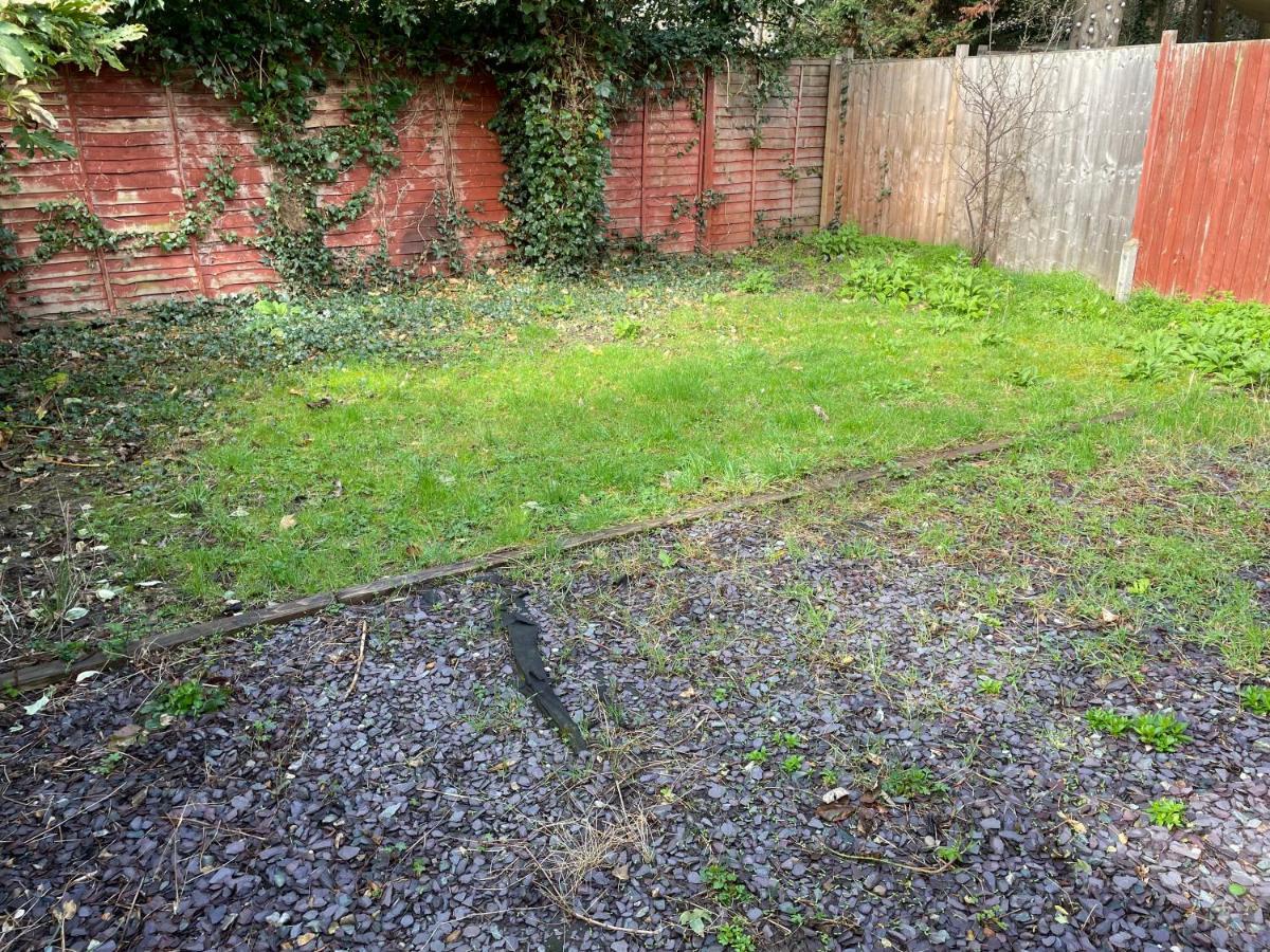 Super Convenient For - Large 2 Double Bed 30 Seconds Walk To Platform Train Station And 19 Mins To Waterloo Appartement *