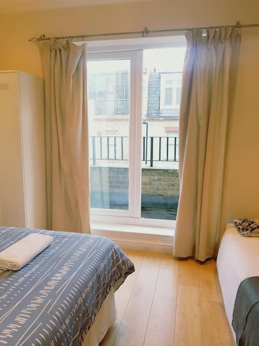 Modern In Great Location In Apartment *