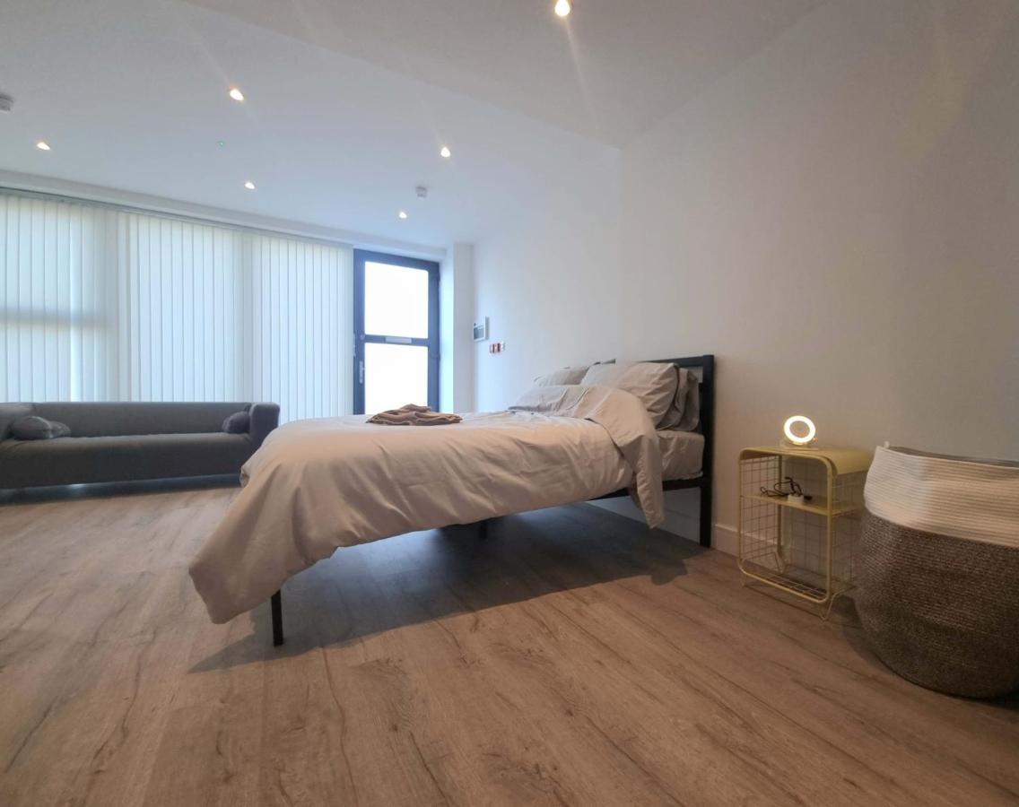 Stylish Converted Ground Floor Studio - * Londen