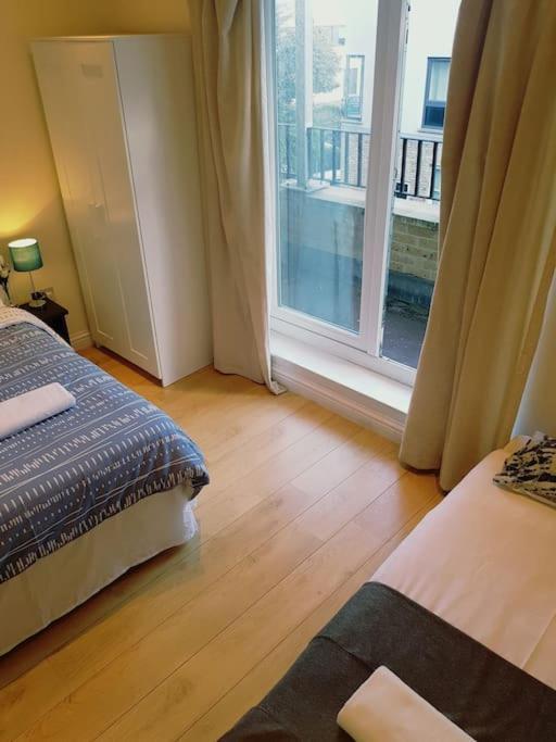 Apartment Modern In Great Location In London