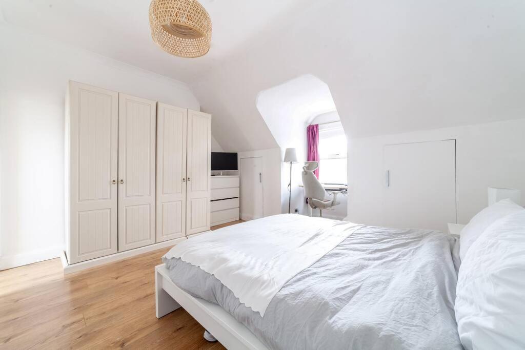 Apartment 2 Bedroom Duplex *