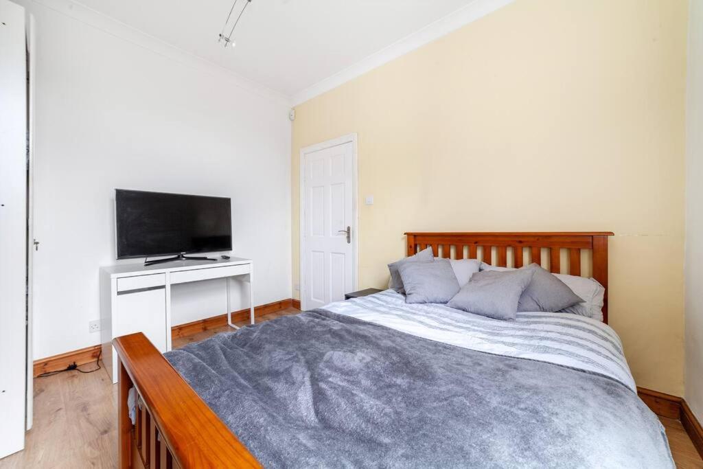2 Bedroom Duplex Apartment *