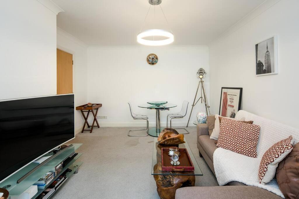 Superb Cozy Flat In Lovely Area London
