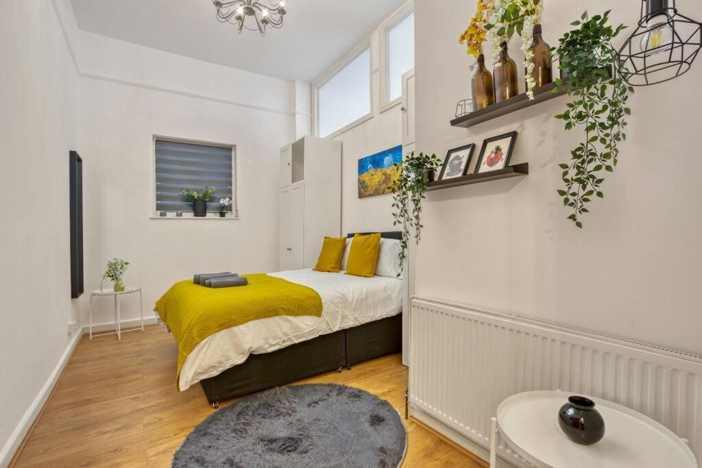 Charming Earls Court Apartment London