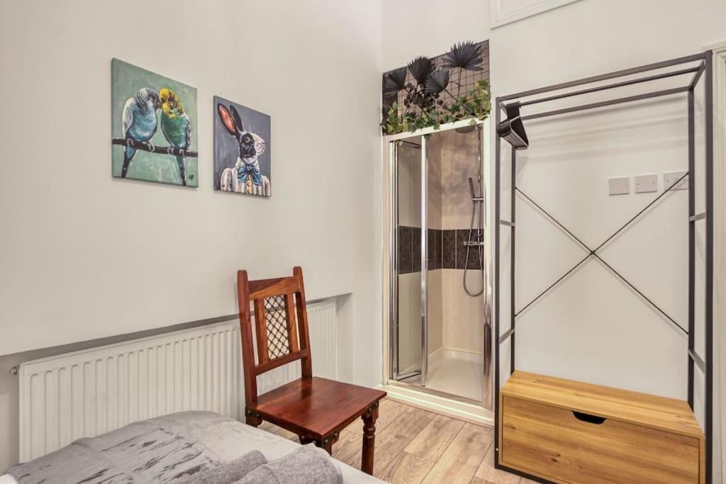 Charming Earls Court Apartment London