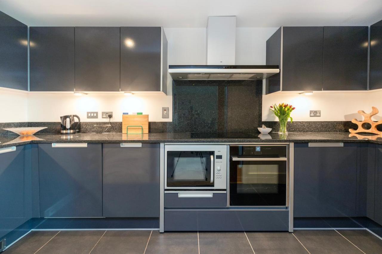 Modern 2 Bedroom 2 Bath With River View Apartment