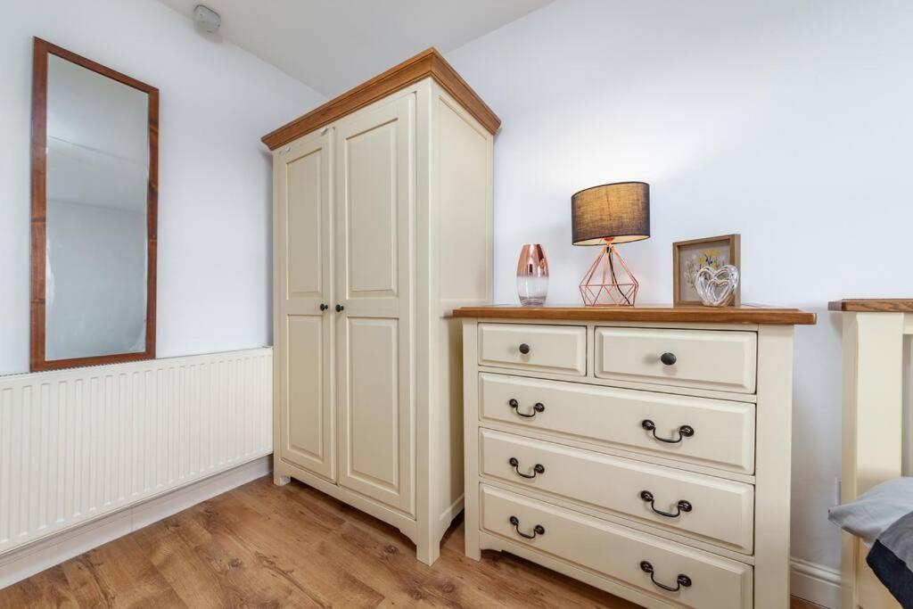 One Bedroom Flat In Central #02 * London