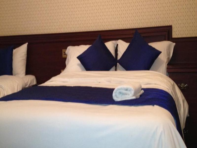 Hotel Avon