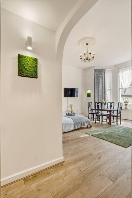 Charming Earls Court