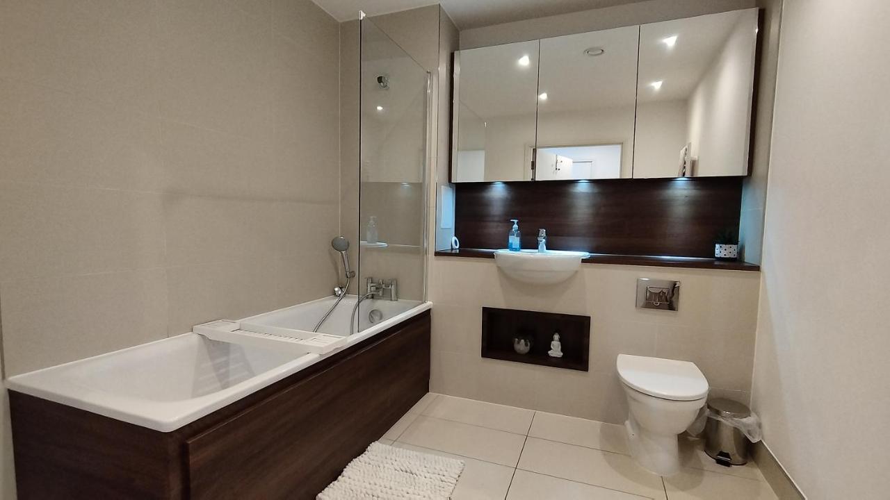 Riverview Amazing 2bed 2bath Apt Wparking Sleeps 6 Comfortably Apartment London