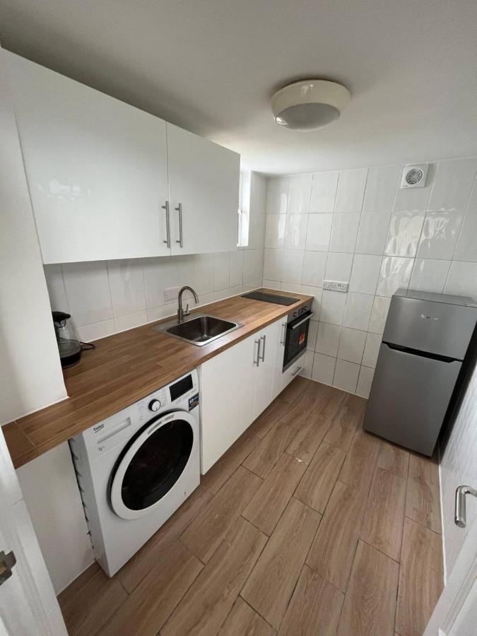 1bd Flat With Patio - 5 Min To Airport * London