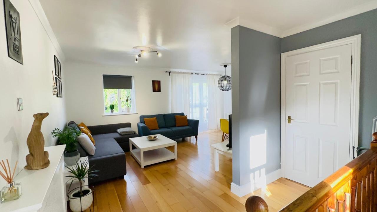 Amazing Location - Of London- 2 Bedroom Stunning Canal View House With Private Garden,parking & Balcony Londen