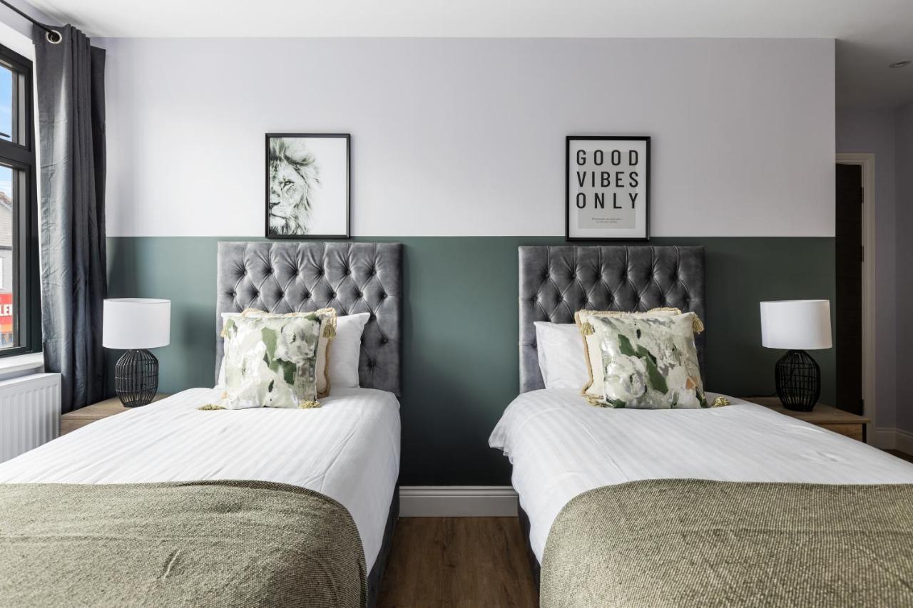 Appartement Stylish & Spacious 3 Bed With Fast Wifi, Close To Tube & Wembly Londen