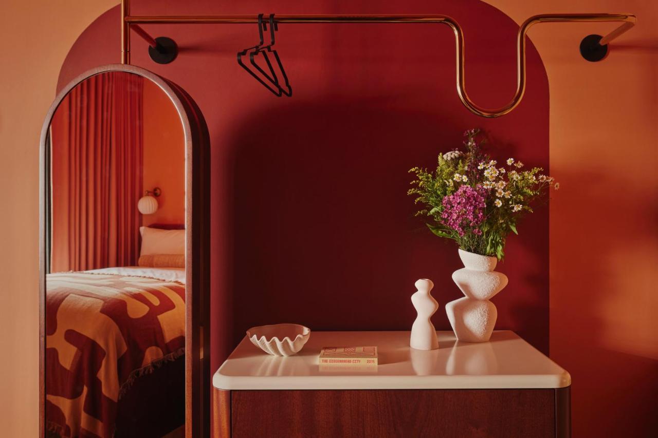 Ember Locke Kensington Londres