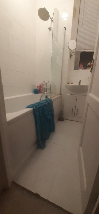 Double Close To Portobello And Westfield Habitación en casa particular *
