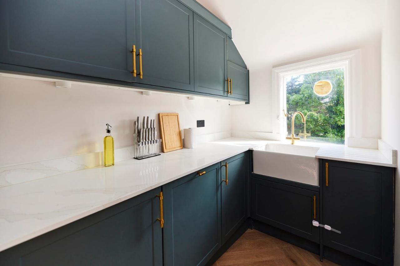 The Elmfield Road Wonder - Dazzling 2bdr Flat Apartment
