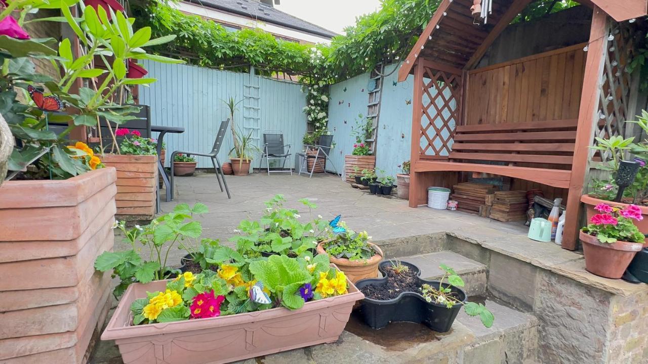 Amazing Location - Of London- 2 Bedroom Stunning Canal View House With Private Garden,parking & Balcony * Londen
