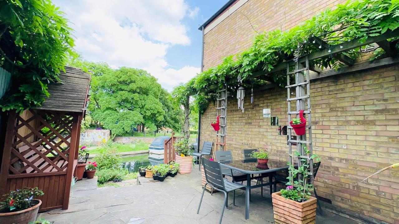Amazing Location - Of London- 2 Bedroom Stunning Canal View House With Private Garden,parking & Balcony