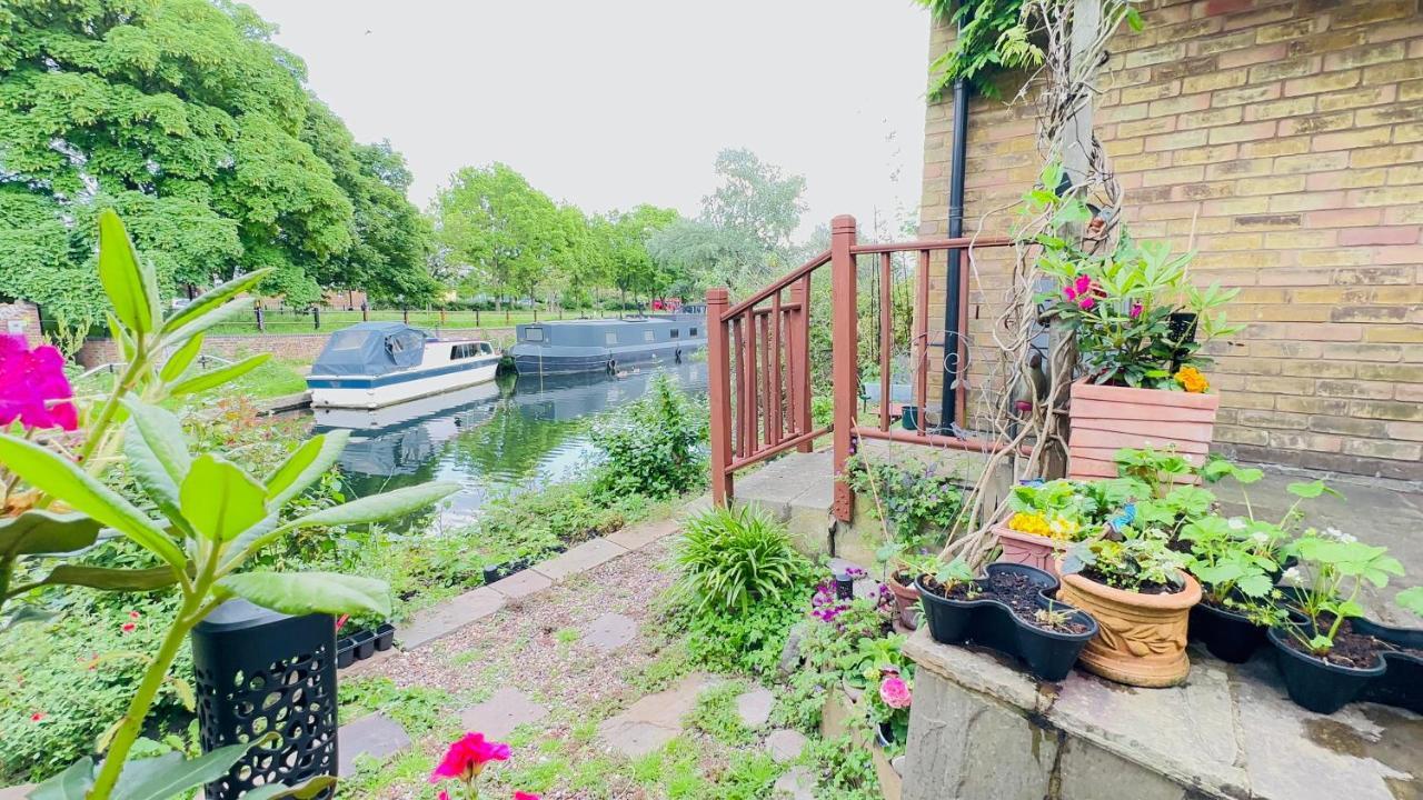 Appartement Amazing Location - Of London- 2 Bedroom Stunning Canal View House With Private Garden,parking & Balcony Londen