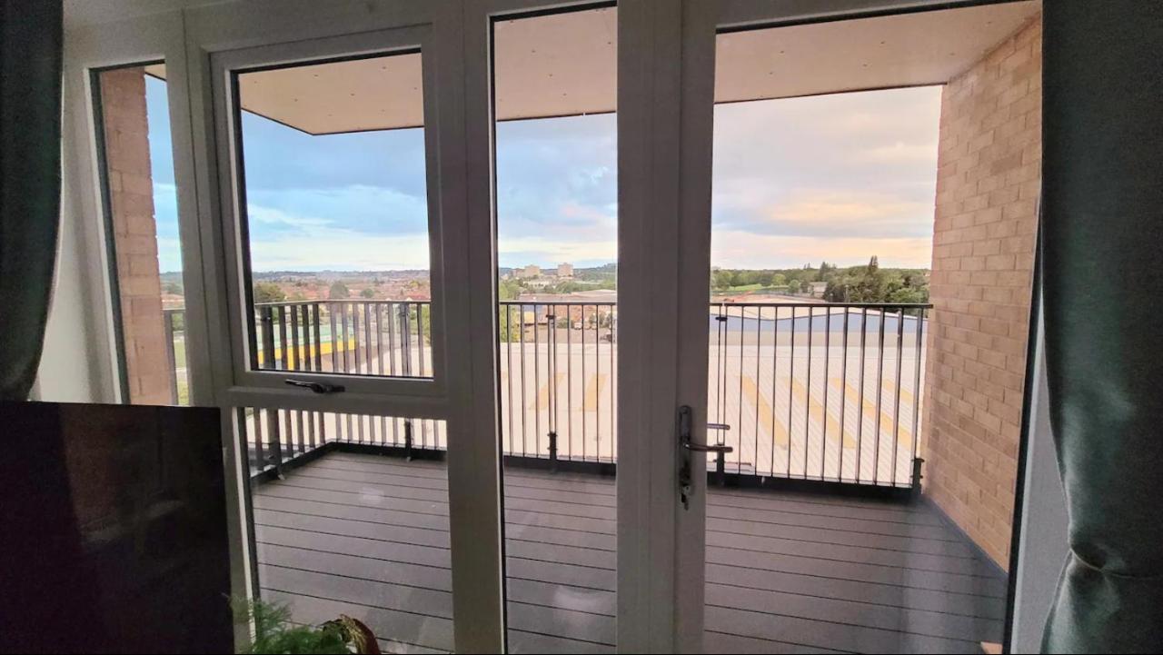 Sunny Luxury Skyline Flat Near Alexandra Palace, Tottenham Stadium & Drumsheds Apartment London