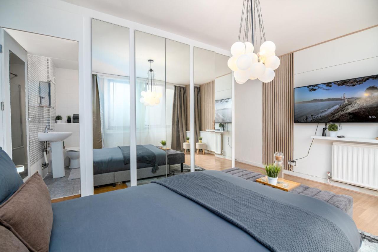 Charming Gem Ii 2bd 2ba Retreat * Londen