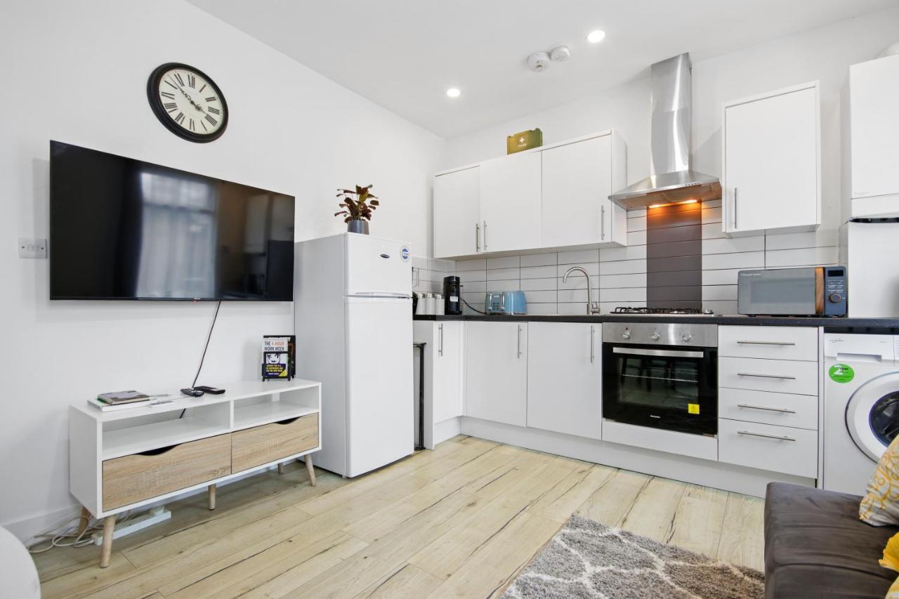 Modern 2 Bed East By Rebby Sleeps 5 Near Canning Town Station * London