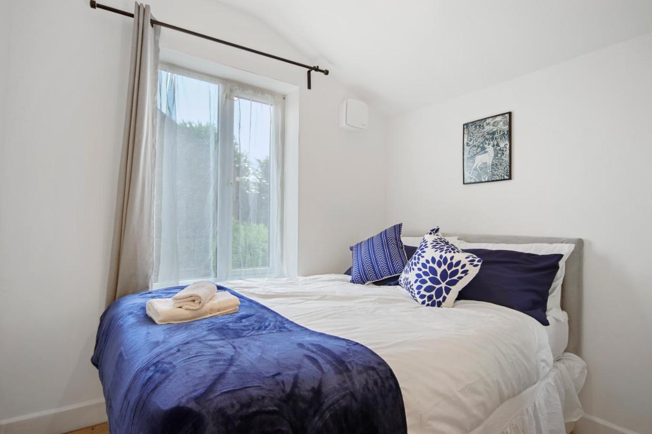 Apartment Modern 2 Bed East By Rebby Sleeps 5 Near Canning Town Station London