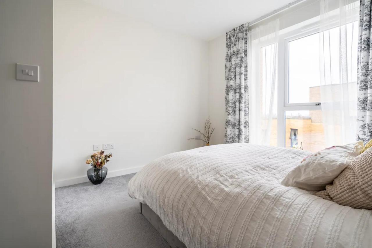 Apartment Sunny Luxury Skyline Flat Near Alexandra Palace, Tottenham Stadium & Drumsheds *