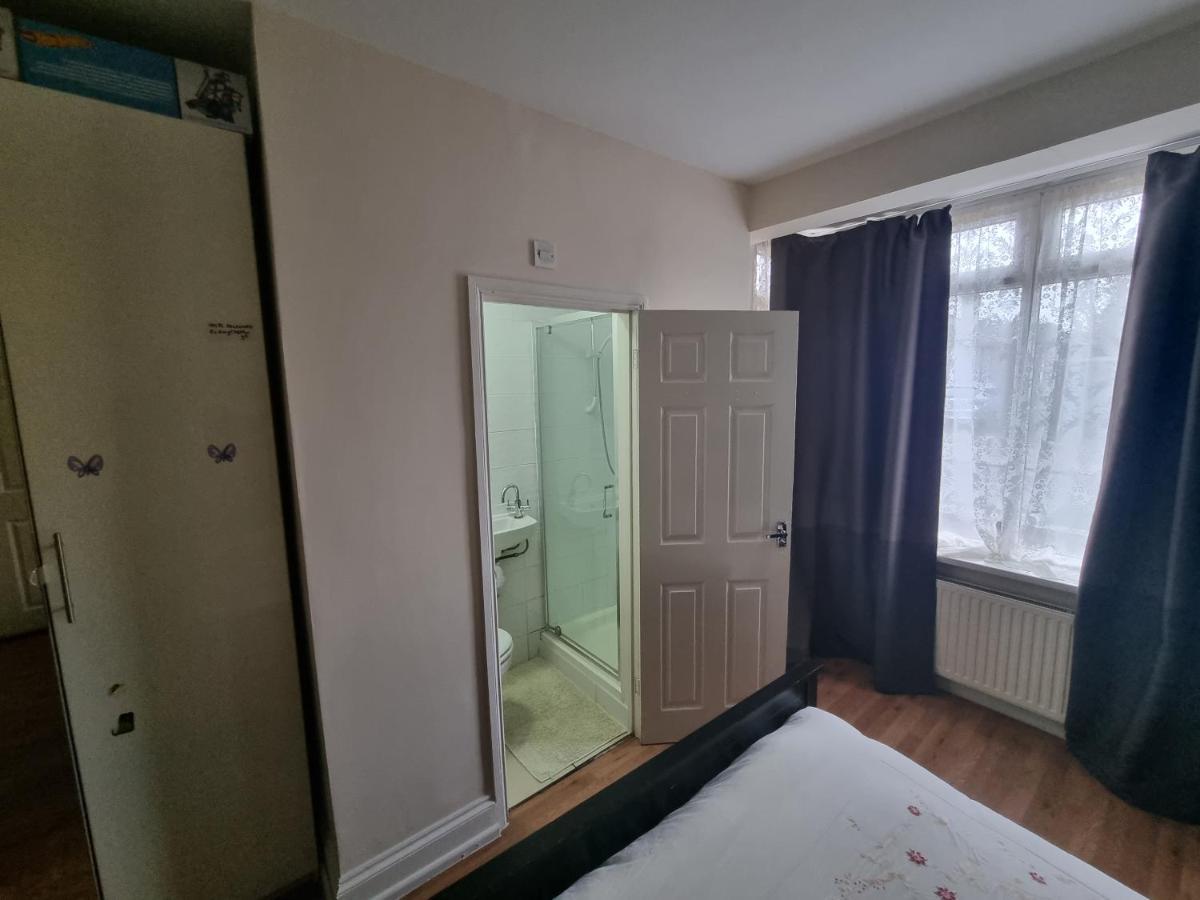 Guess Bungalow Wembley * Londres