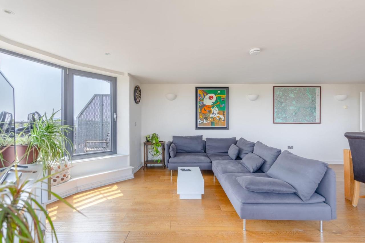 Lovely 2bd Flat With Balcony - Stoke Newington * London