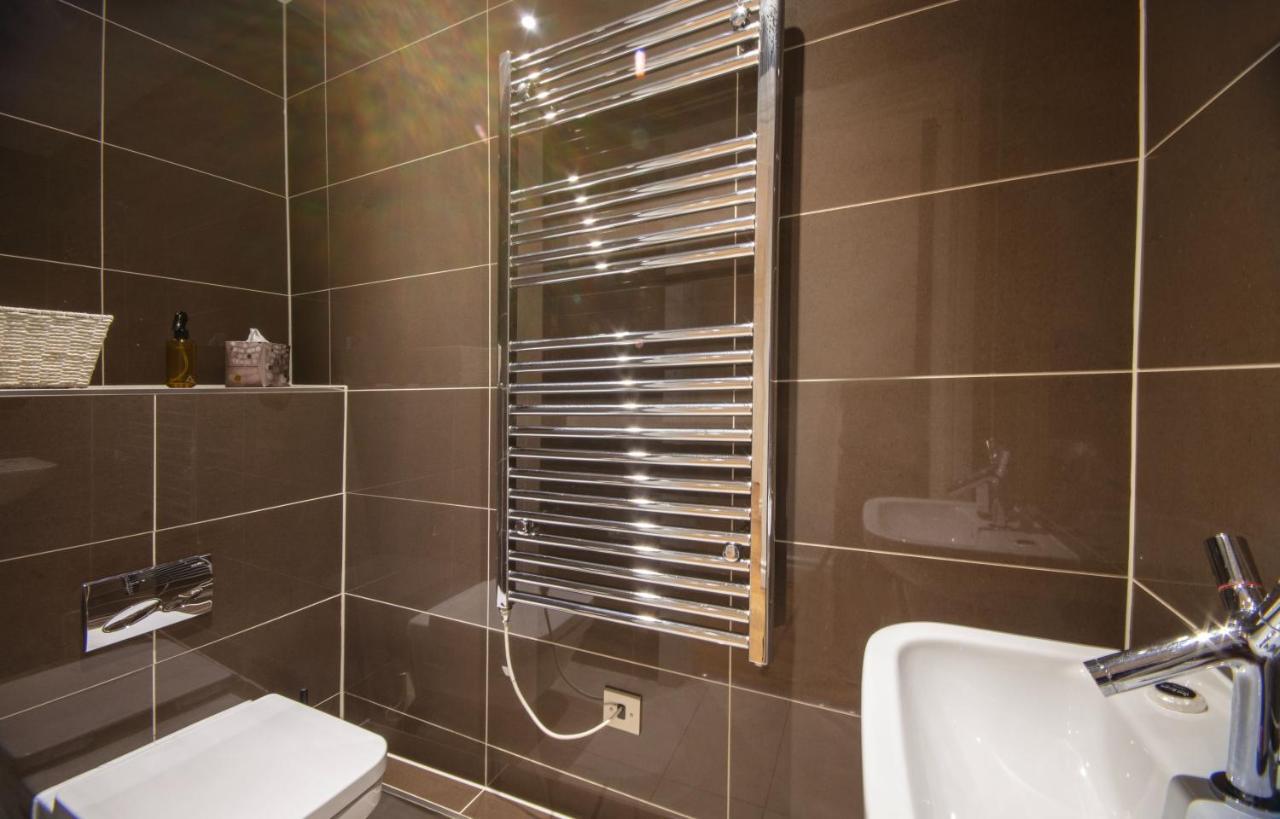 Kensington High Street One Bed Apartment *