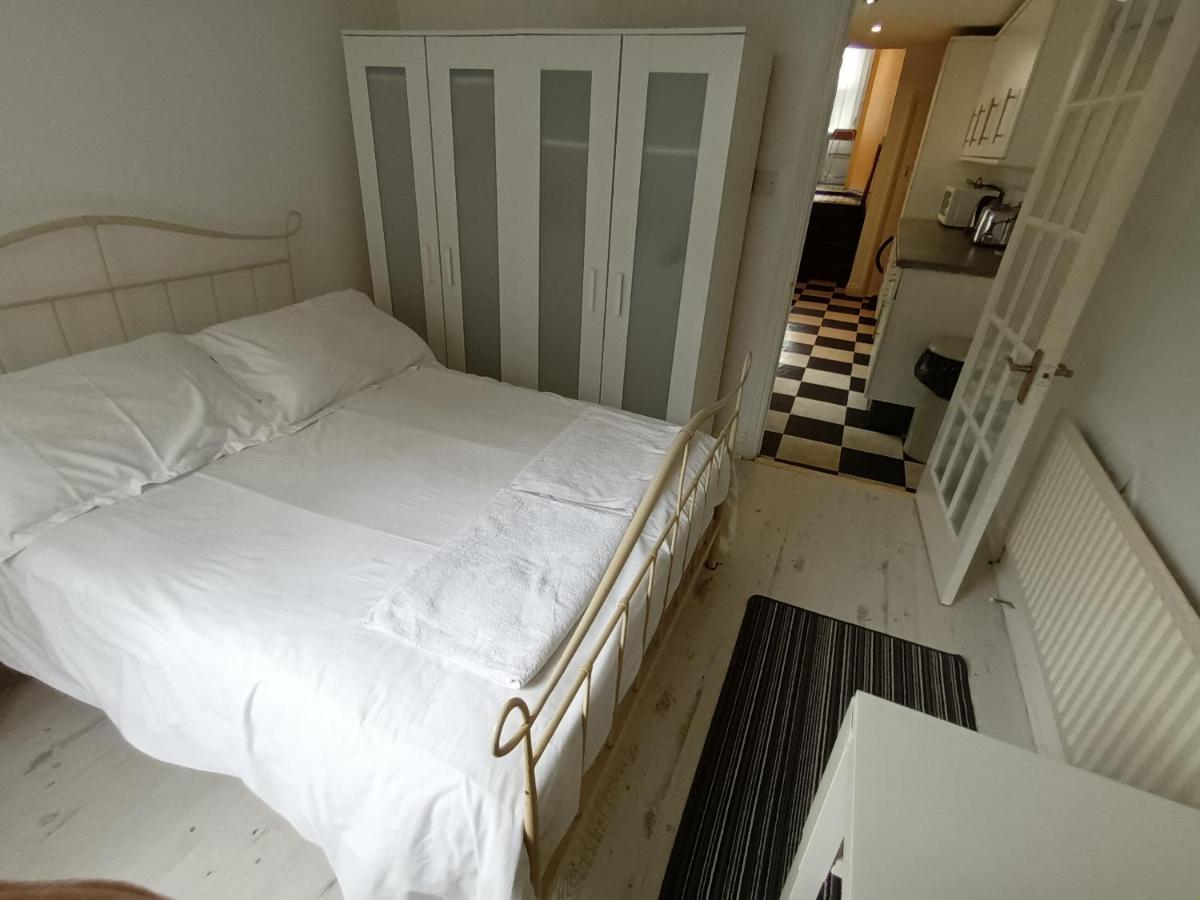 3 Bed Lovely Garden Flat Wandsworth