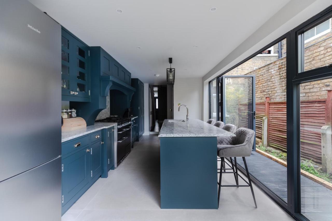 Apartment Central, Stylish And Spacious 4 Bedroom House 2,5 Bathrooms In Shepherd's Bush London