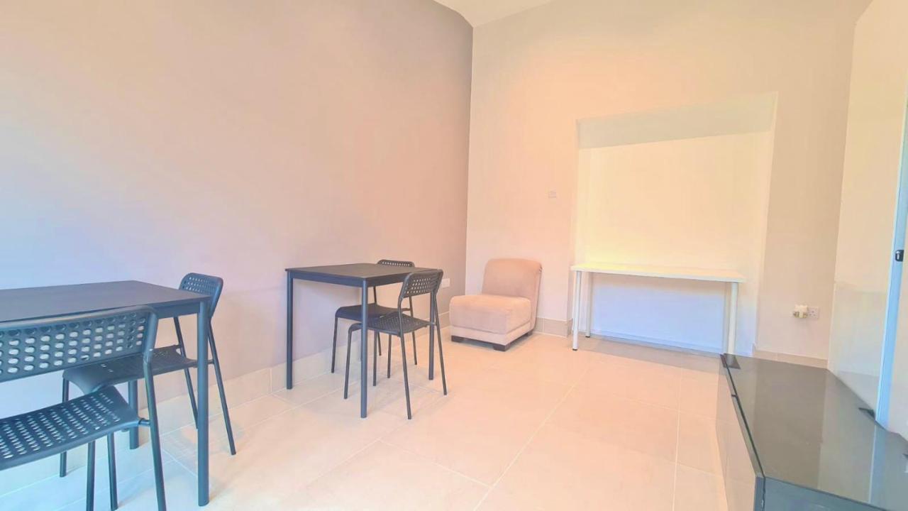 Lovely Private In East Ham Londen
