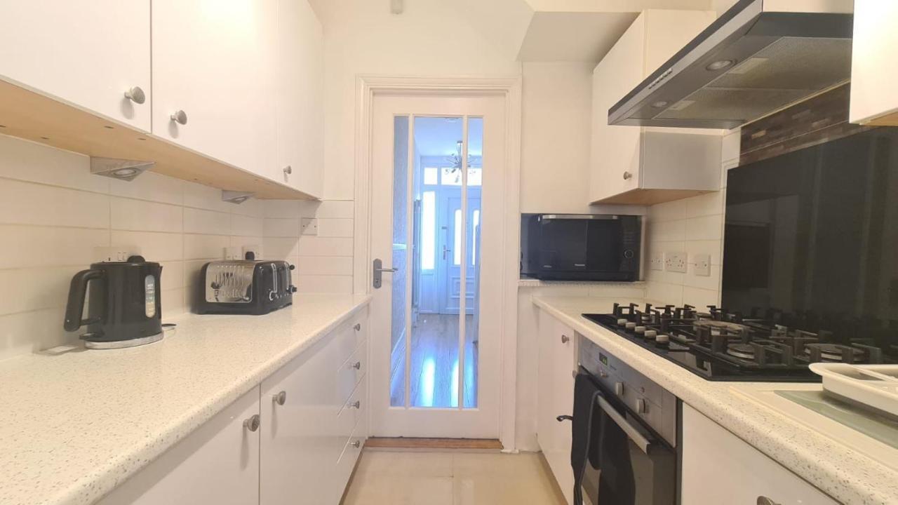 Lovely Private In East Ham * Londen