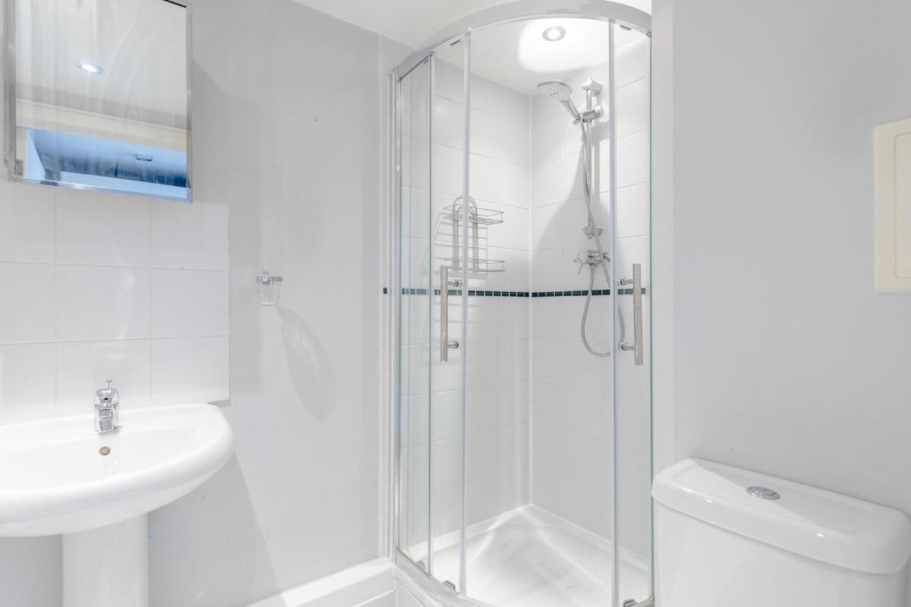 Lovely 2bd Flat With Balcony - Stoke Newington London