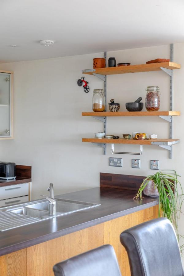Lovely 2bd Flat With Balcony - Stoke Newington Apartment