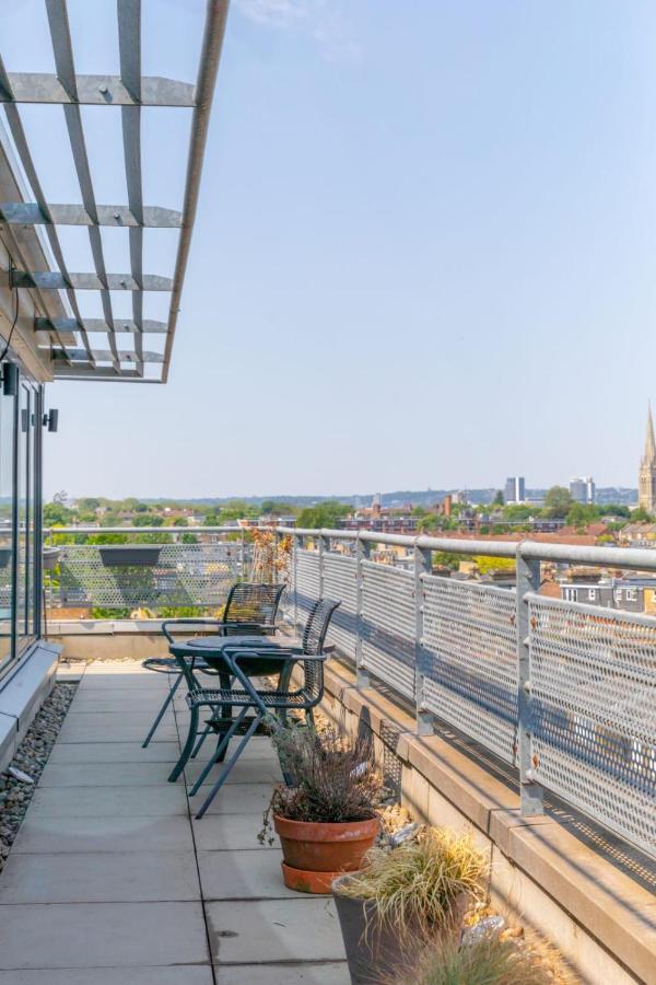 Lovely 2bd Flat With Balcony - Stoke Newington * London