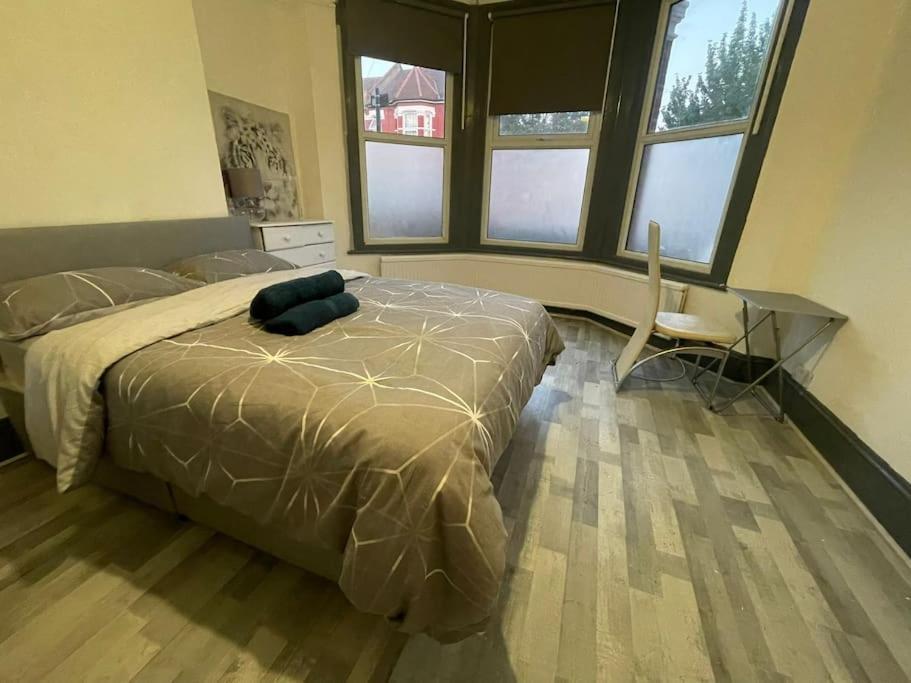 Ground Floor 2 Bed Flat With Garden North Apartment London